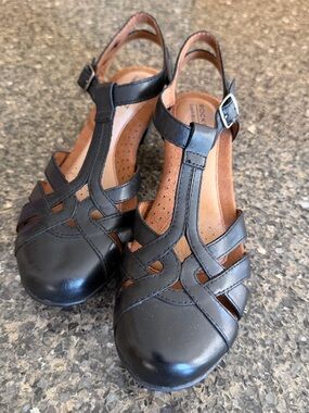 Rockport Women's Black Leather T-Strap Sandals